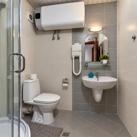 Апартамент 1-Bedroom Apartment 5 Min Walk To Gondola *